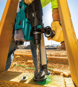 Makita 40V max XGT 1-3/16 Inch AVT Rotary Hammer Kit with Dust Extractor